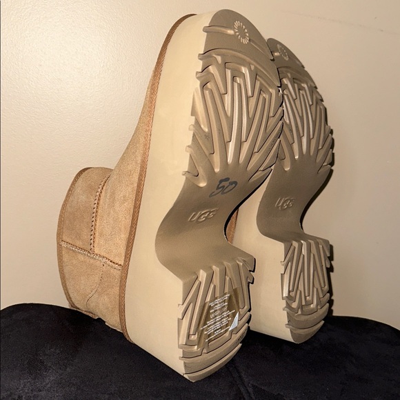 New UGG Platform Ankle Boots - Picture 5 of 5